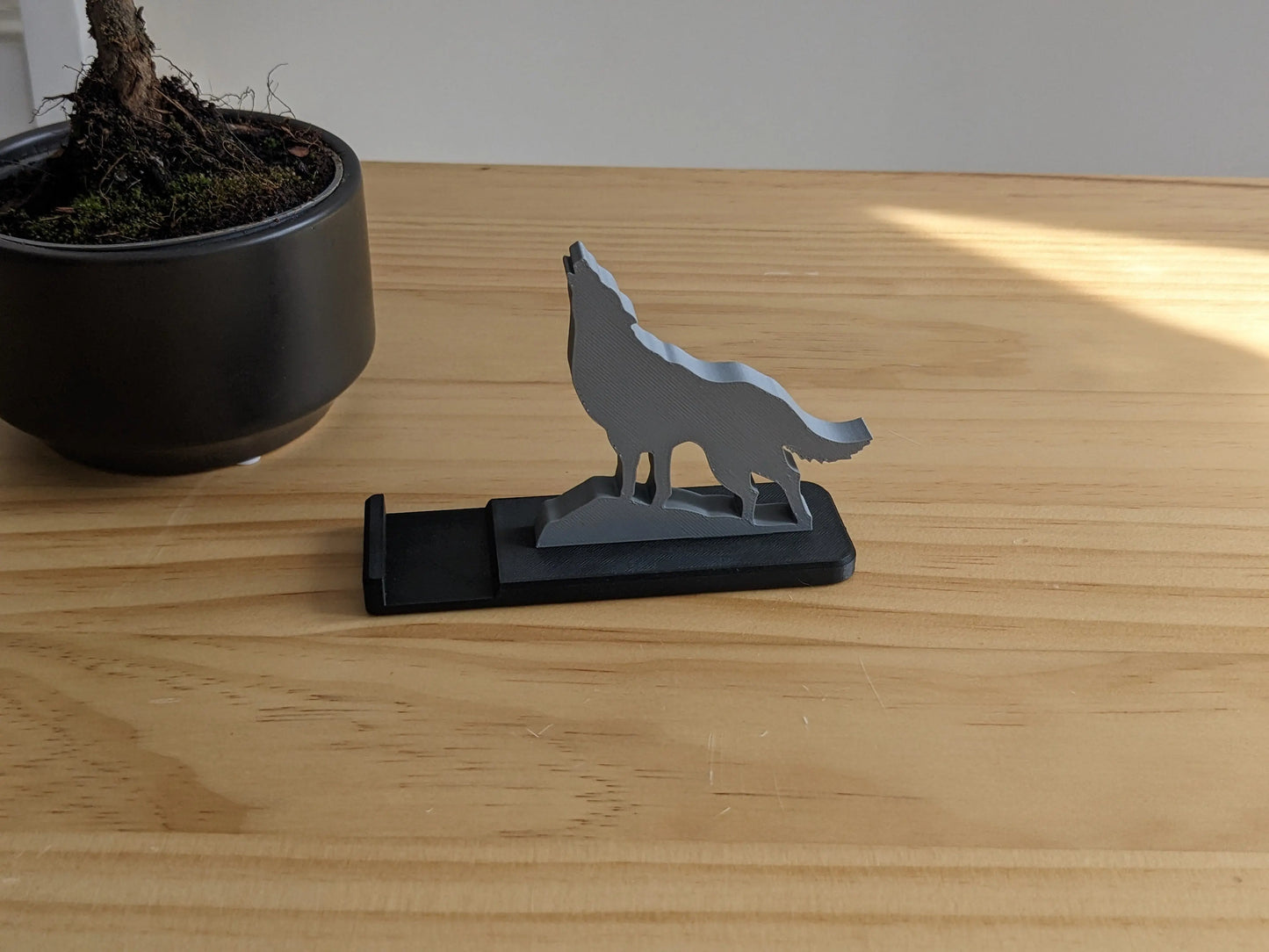 Phone Stand - Wolf - maker-AMW